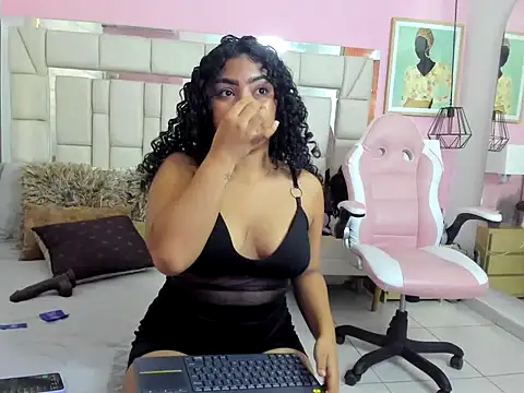 Snapshot of candy_hotxx_ chatting on 12/19/25, 08:16 candy hotxx online show from 12/19/25, 08:16