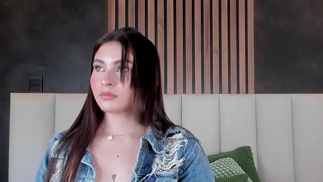 Miia Anderson online show from 04/07/26, 12:16