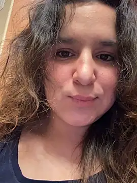 Snapshot of luisa_evans chatting on 12/22/25, 10:29 luisa evans online show from 12/22/25, 10:29