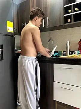 maxxcooper1 online show from 12/15/25, 08:13