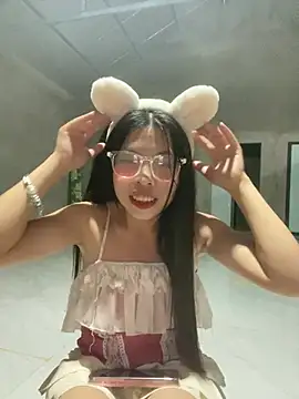 Snapshot of lux-su chatting on 05/19/26, 01:22 lux-su online show from 05/19/26, 01:22