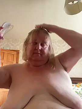 Curvy-Irish-CrystalX online show from 04/19/26, 12:48