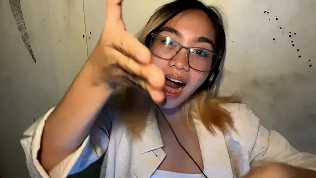 LenoraFrailey online show from 12/22/25, 05:48