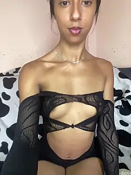 Snapshot of FOXXX_BABY chatting on 02/06/26, 05:05 FOXXX BABY online show from 02/06/26, 05:05