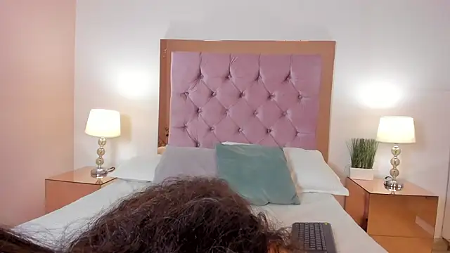 zenda bianchi online show from 01/10/26, 07:04