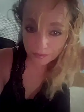 Snapshot of gailbee12 chatting on 06/10/26, 05:34 gailbee12 online show from 06/10/26, 05:34