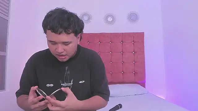 Beele and Evie online show from 02/04/26, 07:53