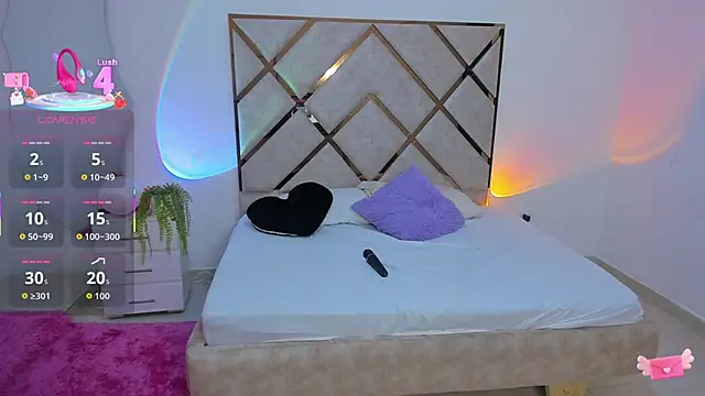 Snapshot of queenie_staar chatting on 01/08/26, 01:41 queenie staar online show from 01/08/26, 01:41