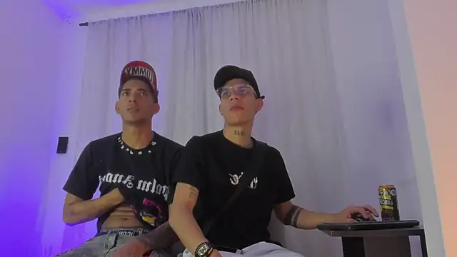 Snapshot of kings_of_heavens_ chatting on 12/19/25, 03:46 kings of heavens online show from 12/19/25, 03:46