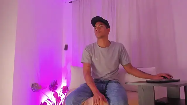 Snapshot of kings_of_heavens_ chatting on 01/06/26, 03:21 kings of heavens online show from 01/06/26, 03:21