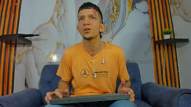 Straight Guy22 online show from 12/18/25, 04:07