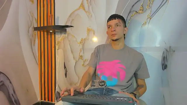 Straight Guy22 online show from 12/21/25, 04:08