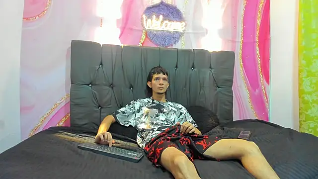 Straight Guy22 online show from 01/11/26, 04:06