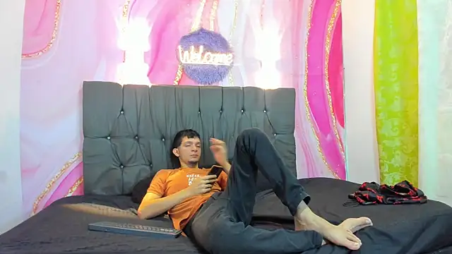 Straight Guy22 online show from 01/13/26, 04:40