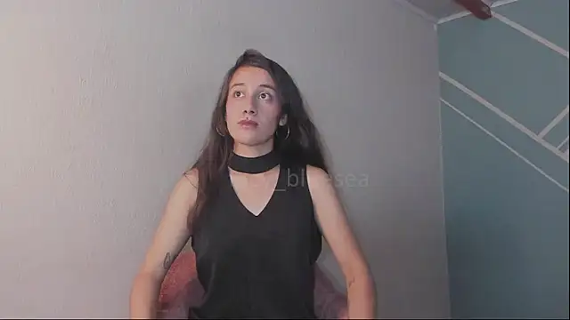 Lucy-Bluesea online show from 04/08/26, 09:26