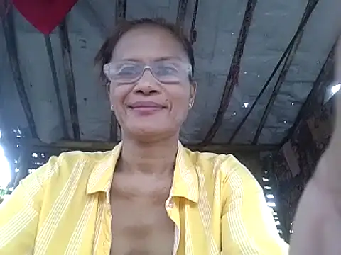 Snapshot of Petite_elise chatting on 01/15/26, 01:32 Petite elise online show from 01/15/26, 01:32