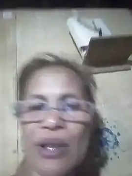 Snapshot of Petite_elise chatting on 01/17/26, 02:11 Petite elise online show from 01/17/26, 02:11