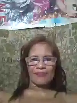 Snapshot of Petite_elise chatting on 01/18/26, 02:21 Petite elise online show from 01/18/26, 02:21