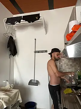 jamess 0 online show from 04/18/26, 05:50