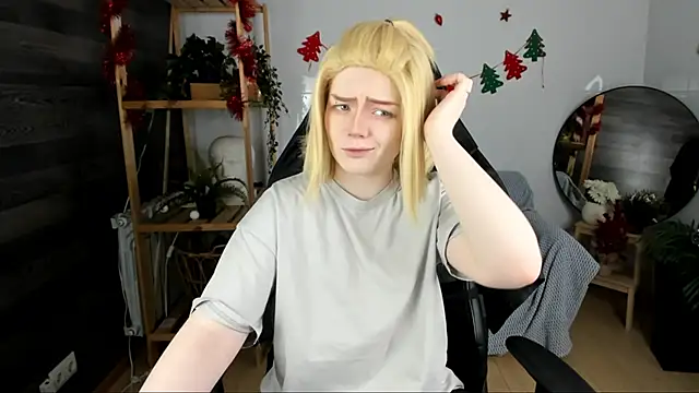 KellyKik online show from 12/17/25, 08:04