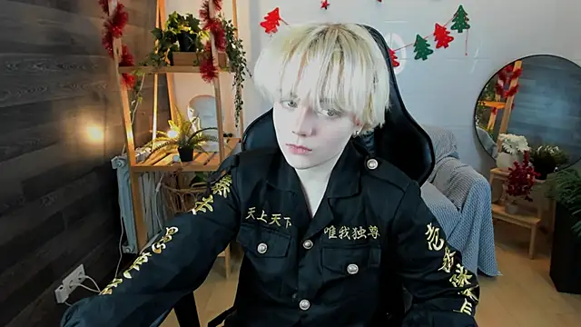 KellyKik online show from 12/19/25, 08:27