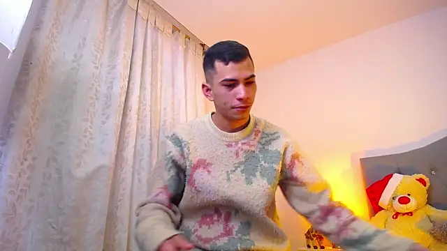 Snapshot of TOMBOYSEXX chatting on 12/22/25, 11:18 TOMBOYSEXX online show from 12/22/25, 11:18