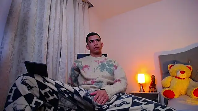 Snapshot of TOMBOYSEXX chatting on 01/06/26, 11:14 TOMBOYSEXX online show from 01/06/26, 11:14