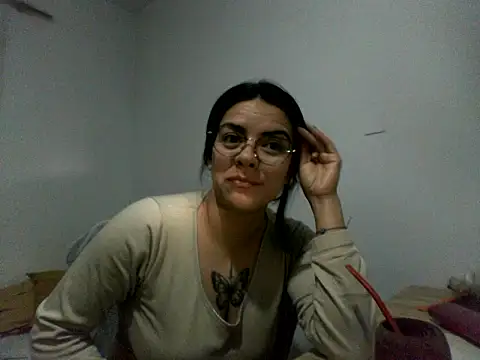 Snapshot of luluclark69 chatting on 06/20/26, 11:07 luluclark69 online show from 06/20/26, 11:07