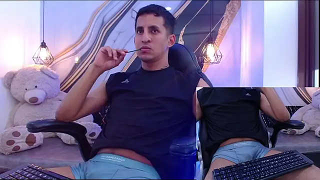 Snapshot of SalvatoreMontes chatting on 03/04/26, 06:58 SalvatoreMontes online show from 03/04/26, 06:58