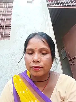 Snapshot of Shreya_pandit chatting on 04/22/26, 12:39 Shreya pandit online show from 04/22/26, 12:39