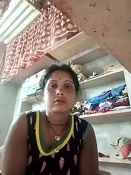 Snapshot of Shreya_pandit chatting on 05/01/26, 12:37 Shreya pandit online show from 05/01/26, 12:37