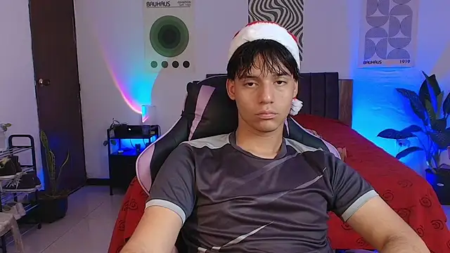 CrisotpherMoretti online show from 12/16/25, 05:18