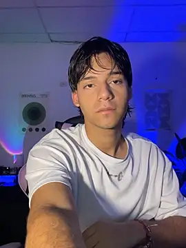 CrisotpherMoretti online show from 12/22/25, 04:37