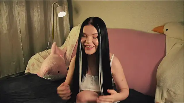 Snapshot of PinkSharky chatting on 12/15/25, 04:22 PinkSharky online show from 12/15/25, 04:22