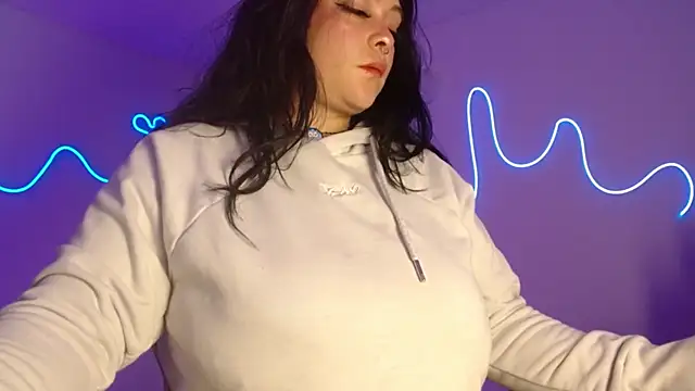 Snapshot of vaalentina_01 chatting on 01/11/26, 01:10 vaalentina 01 online show from 01/11/26, 01:10