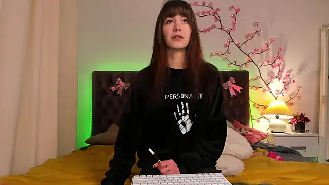 MilanaHotts online show from 02/05/26, 06:51