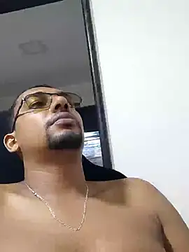 Snapshot of Reis001122 chatting on 05/11/26, 02:39 Reis001122 online show from 05/11/26, 02:39