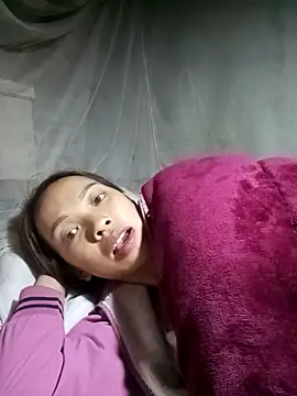 Snapshot of Andrea-688 chatting on 12/21/25, 12:18 Andrea-688 online show from 12/21/25, 12:18