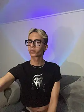 Snapshot of Dracco_Velour_ chatting on 02/19/26, 05:25 Dracco Velour online show from 02/19/26, 05:25