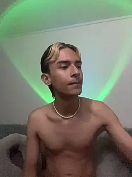 Snapshot of Dracco_Velour_ chatting on 03/04/26, 07:58 Dracco Velour online show from 03/04/26, 07:58