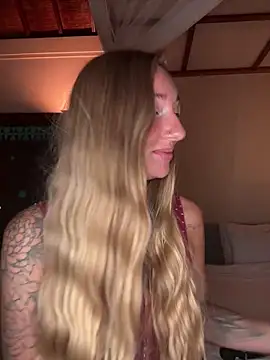 Snapshot of OpheliaRoxx chatting on 12/20/25, 12:40 OpheliaRoxx online show from 12/20/25, 12:40