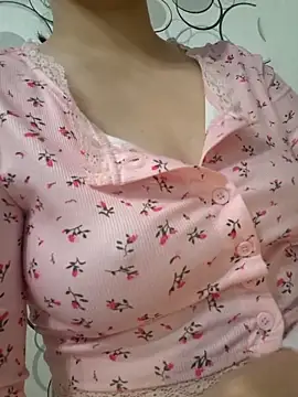 Snapshot of Emilyhomegirl1 chatting on 12/17/25, 10:32 Emilyhomegirl1 online show from 12/17/25, 10:32