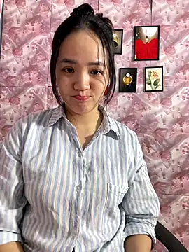 Snapshot of Sisilaydy_01 chatting on 12/16/25, 12:32 Sisilaydy 01 online show from 12/16/25, 12:32