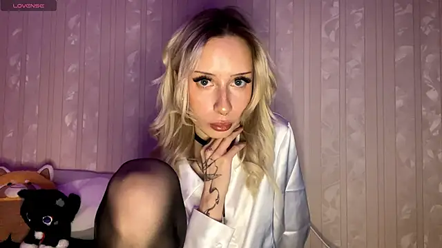 BrittanieKerkhoff online show from 12/18/25, 01:28