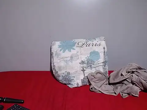 Snapshot of TemptingCloeXx chatting on 12/22/25, 09:28 TemptingCloeXx online show from 12/22/25, 09:28