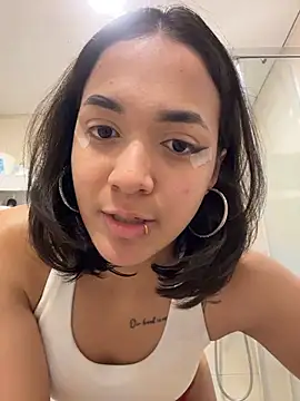 Snapshot of MiaMorenoo chatting on 01/10/26, 04:53 MiaMorenoo online show from 01/10/26, 04:53