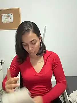 Snapshot of MiaMorenoo chatting on 01/13/26, 04:01 MiaMorenoo online show from 01/13/26, 04:01