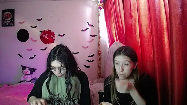 Briar y Blair online show from 04/14/26, 03:29