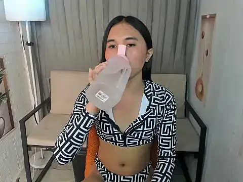 Snapshot of BigCockLiah chatting on 03/03/26, 04:18 BigCockLiah online show from 03/03/26, 04:18