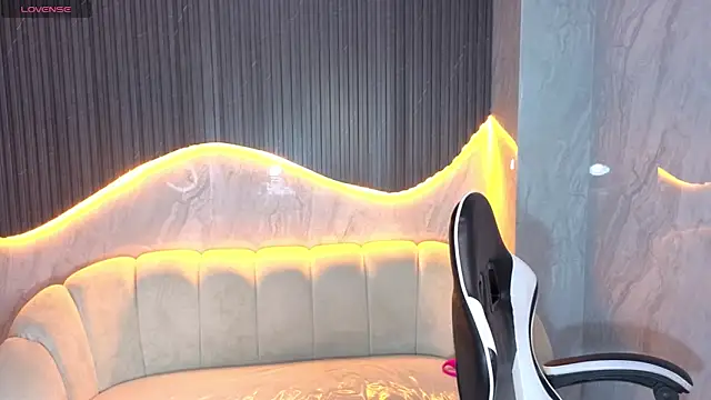 Tifany Tx online show from 04/20/26, 12:41